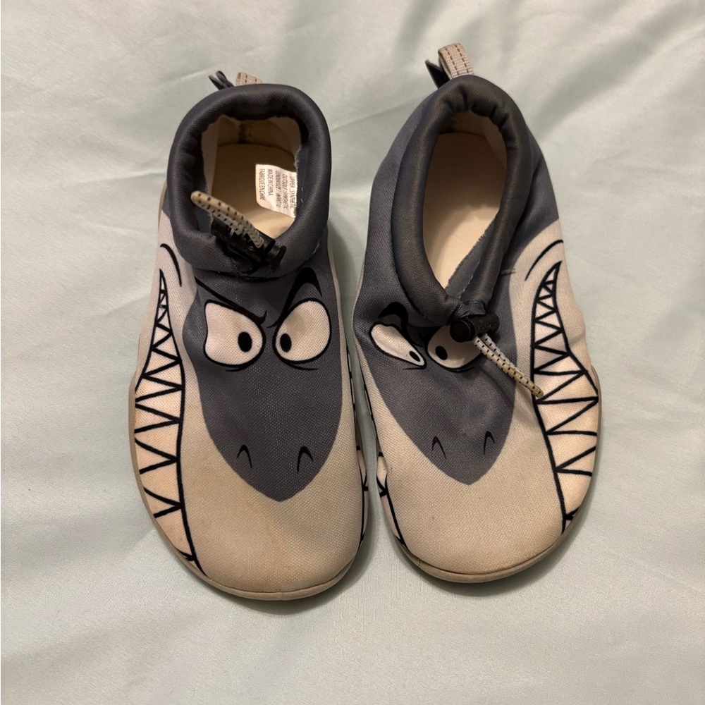 Shark swim shoes- size 10! Bodyglove!